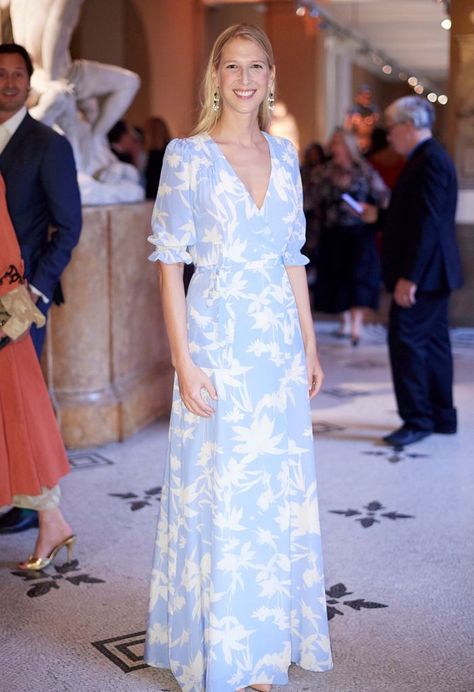 What The Coolest Royals and London It Girls Wore to the Party of the Summer Thomas Kingston, Red Carpet Party Dress, Lady Gabriella Windsor, Amelia Windsor, Gold Sparkly Dress, Lady Amelia Windsor, Royal Gala, Royal Gowns, Black Full Skirt