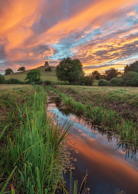 Mendip Hills, Environment Photography, Uk Landscapes, Glastonbury Tor, Stories Love, Valley Green, England Countryside, Nature Environment, Somerset England