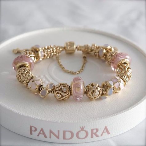 Pandora Bracelet Charms Ideas, Pandora Bracelet Designs, Pandora Armband, Pandora Jewelry Charms, Bracelet Pandora, Jewelry Accessories Ideas, Pandora Bracelet Charms, Jewelry Essentials, Classy Jewelry