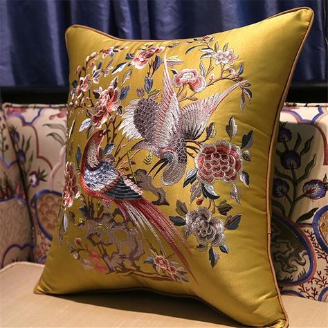 Classic Cushions, Pillow Chair, Cushion Embroidery, Pillow Embroidery, Silk Cushions Covers, Cushion Cover Designs, Embroidered Bird, Easy Canvas Painting, Embroidered Cushions