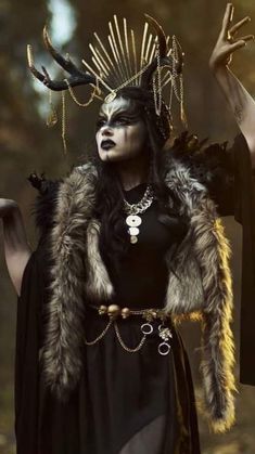 Norse Costume Women, Ren Fest Witch Costume, Fashion Witch Aesthetic, Dark Magic Costume, European Pagan Costumes, Druid Halloween Costume, Macbeth Witches Costumes, Fae Ren Faire, Nordic Goddess Costume