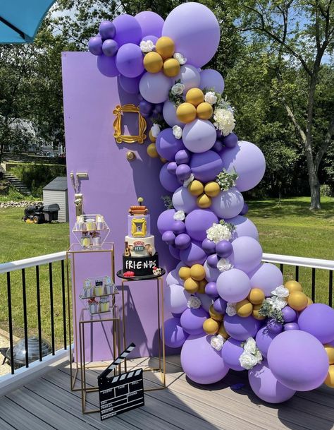 Friends Balloon Arch Graduation Themed Party, Friends Theme Centerpiece Ideas, Friends Themed Sweet 16, Graduation Friends Theme, Friends Themed Balloon Arch, Friends Themed 1st Birthday, Bachelorette Party Friends Theme, 30 Birthday Party Themes, Friends Theme Bridal Shower Ideas