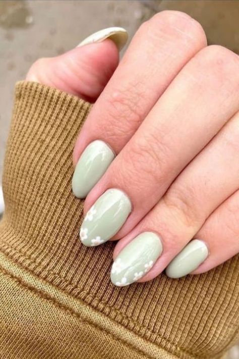 Almond Nails Pastel Green, Spring Wedding Nails Bridesmaid, Pastel Green Dip Nails, Pistachio Green Nails Design, Easter Green Nails, Simple Dip Nail Ideas, Bridesmaid Nails Green, Light Green Spring Nails, Pistachio Nails Design