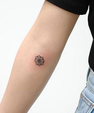 Embody your highest self with these earth-shatteringly gorgeous mandala tattoos Small Lace Tattoo, Balance Mandala Tattoo, Mandala Small Tattoo, Minimal Mandala Tattoo, Wrist Mandala, Tiny Mandala, Simple Mandala Tattoo, Mandala Tattoo Meaning, Dr Tattoo