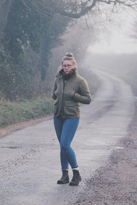 𝗼𝘂𝘁𝗳𝗶𝘁: Coat : Regents View Scarf: @newlook Jeans: @primark Boots : @tuffaboots Agri Outfits Women, Winter Farming Clothes, British Country Outfits, Farm Boots Outfit, Womens Work Boots Farm, Country Boots Uk, British Country Boots, Primark Boots, British Country Style