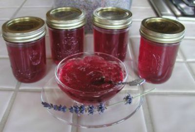 Lavender Jelly, Plating Food, Presentation Food, Whats Cooking, Green Juices, Lavender Recipes, Jelly Recipe, Dried Lavender Flowers, Jam And Jelly