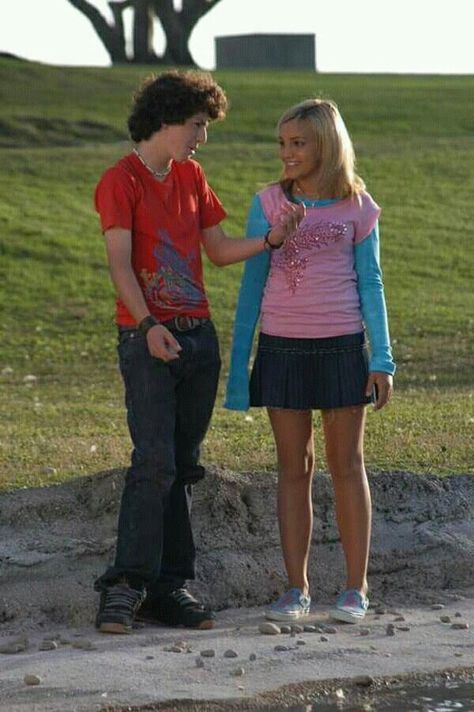 Zoey101 Outfits, Early 2000s Boys Fashion, Chase Matthews Zoey 101, Chase Zoey 101, Zoey And Chase, 2000s Disney Channel Outfits, Zoey 101 Outfits, Chase Matthews, 2000s Looks