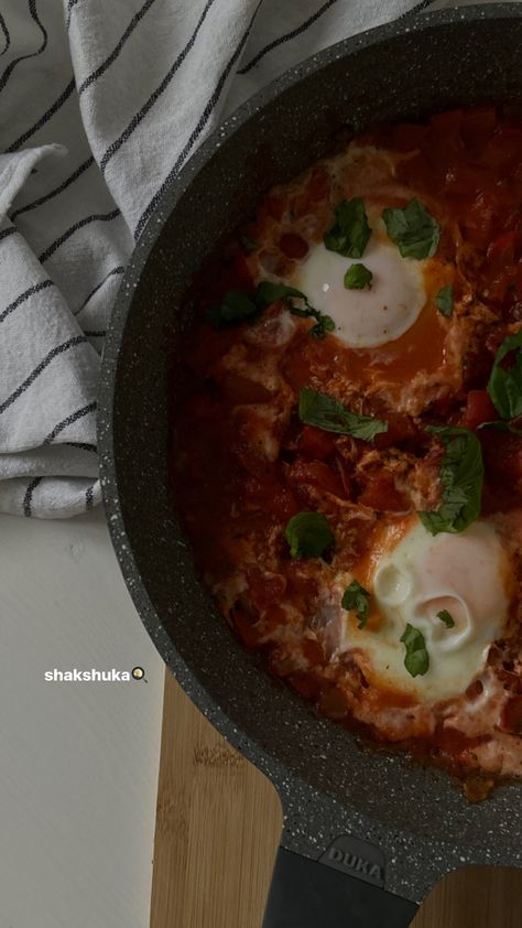 Breakfast Instagram Story Aesthetic, Healthy Meal Instagram Story, Dinner Ideas Instagram Story, Breakfast Ig Story Ideas, Shakshuka Aesthetic, Cooking Ig Story, Egg Breakfast Aesthetic, Lunch Aesthetic Instagram, Cooking Story Instagram