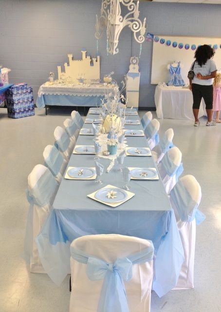 cindy Quinceanera Centerpieces Sky Blue, Cinderella Centerpiece Ideas Quince, Light Blue Centerpieces Quinceanera, Quinceñera Decoration Ideas, Baby Blue Sweet 16, Baby Blue Quinceanera Theme, Quinceanera Cinderella, Sweet 16 Cinderella Theme, Blue Quinceanera Ideas