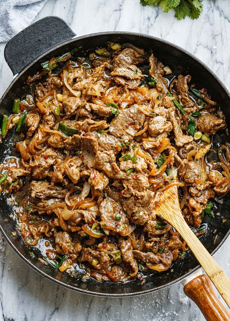 Onion Steak Stir Fry - #steak #beef #stirfry #recipe #eatwell101 - Our Onion Steak Stir Fry is a quick and easy comfort food that will have you wanting seconds! Perfect for busy evenings, this beef stir-fry recipe is a must-have in your cooking repertoire. - #recipe by #eatwell101® Steak Stir Fry With Frozen Vegetables, Shaved Sirloin Recipes, Beef Bottom Round Steak Stir Fry Recipes, Sirloin Strip Steak Recipes, Recipes With Sirloin Steak, Flat Steak Recipes, Shaved Ribeye Steak Recipes, Shaved Steak Recipes Dinners, Shaved Beef Steak Recipes