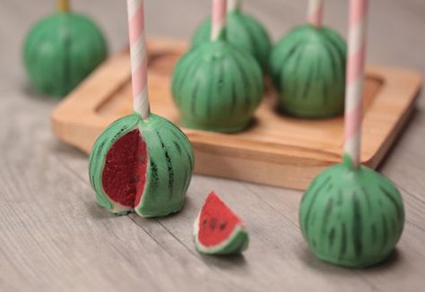 A Watermelon Cake Pops Recipe That Will Blow Your Kids' Minds Watermelon Cake Pops, Cake Pops Recipe, Watermelon Cake, Watermelon Party, Cake Pop Recipe, Watermelon Birthday, Savory Cakes, Salty Cake, Magic Cake