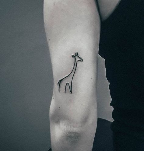 Small Giraffe Tattoo, Women's Back Tattoos, Giraffe Tattoo, Small Colorful Tattoos, P Tattoo, Traditional Tattoo Designs, M Tattoos, Petite Tattoos, Small Girl Tattoos