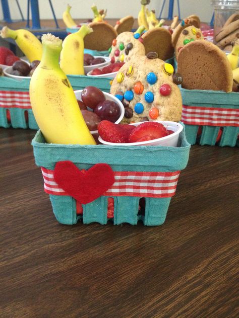 Kindergarten Picnic Ideas, Teddy Bear Tea Party Birthday, Teddy Bear Picnic Activities, Teddy Bears Picnic Food, Teddy Bear Picnic Birthday Party, Picnic Event, Teddy Bear Birthday Party, Gala Fundraiser, Picnic Invitations