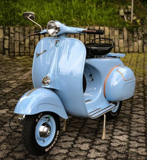 Vespa Vintage Italy, Vespa 150, Vespa Ape, Hello Moto, Kids Motorcycle, Pretty Bike, Vespa Lambretta, Scooter Bike, Vespa Vintage