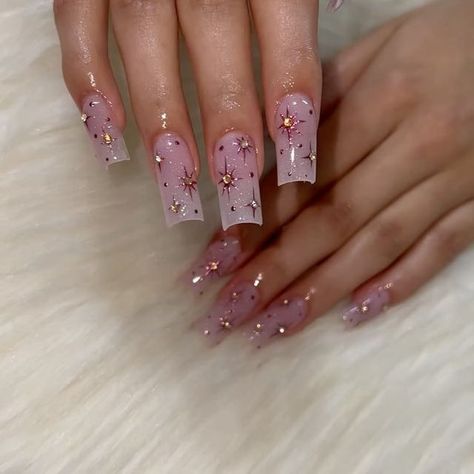 TNB on Instagram: "Pinks and Sparkles🩷✨ Created by: @latinacreation✨ • ��• • • ❤️‍🔥💅🏽Follow @thenailbabeuk for more nail inspiration💅🏽❤️‍🔥  #pinknails #creativenails #sparklynails #nailnailsnails #birthdaynails #uniquenails #springnails #clearnails #nailsdid #pastelnails #thenailbabeuk" Birthday Gel Nails Ideas Sparkle, Pink Nails Graduation, Sparkle Birthday Nails, Gel X Nail Ideas Square, Cute Girly Nail Designs, Cool Acrylic Nails Designs, 21 Nails, Pretty Square Acrylic Nails, Long Pink Nail Designs