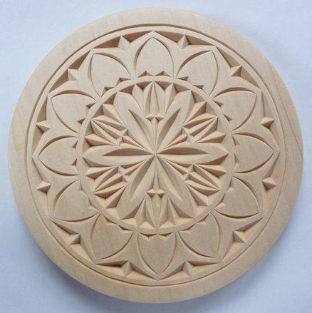 Chip Carved Flat Plate - by Marty Leenhouts, https://www.MyChipCarving.com Best Wood Carving Tools, Dremel Crafts, Simple Wood Carving, Dremel Projects, Dremel Wood Carving, Chip Carving, Wood Carving Designs, Easy Wood, Wood Carving Patterns