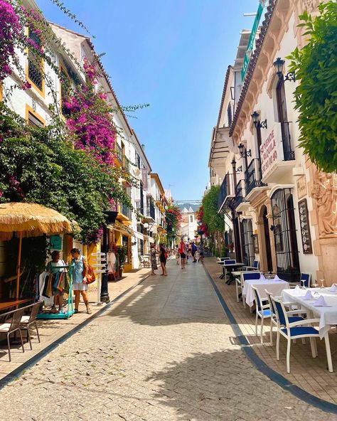 Marbella old town street view image with coffee shops and restaurants Marbella Aesthetic, Old Town Aesthetic, Marbella Old Town, Brasil Aesthetic, Spain House, Minecraft Things, Spain Aesthetic, Spain Trip, Mediterranean Summer