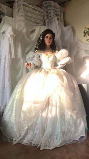 Labrynth Dress Ball Gowns, Labyrinth Ball Gown, Sarah Ball Gown Labyrinth, Ballgown Dresses Princess Aesthetic, Sarah's Dress Labyrinth, The Labyrinth Dress, Labrynth Dress, Sarah Labrynth, Labyrinth Sarah Dress