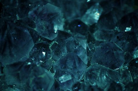 Green Aesthetic Crystal, Blue Green Aesthetic, Rocks Aesthetic, Teal Crystals, Rock Aesthetic, Dark Crystal, Crystal Castle, Pretty Rocks, The Dark Crystal