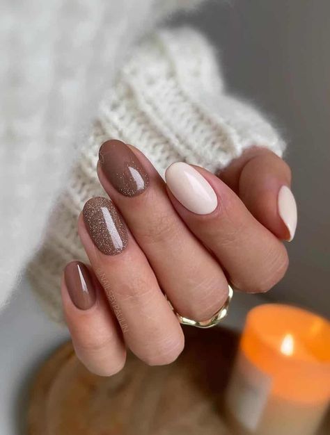 27+ Simple Winter Nail Ideas That Are So Incredibly Stunning Holiday Acrylic Nails, Kutek Disney, Brown Nails Design, Simple Fall Nails, Milky Nails, Fall Nail Art Designs, October Nails, Nagel Tips, Christmas Gel Nails