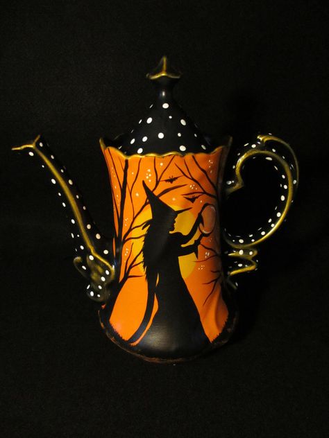 Halloween Teapot, Painted Teapot, Vintage Coffee Pot, Lefton China, Halloween Witches, Coffee Pots, Fall Halloween Decor, Halloween Projects, China Tea