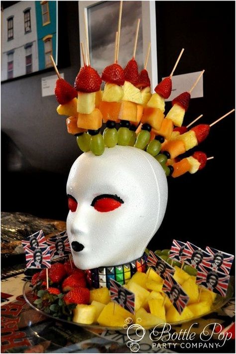 Budget Friendly Halloween Displays Using Styrofoam Mannequin Heads - 80s Party Foods, Festa Rock Roll, Punk Rock Baby, Rockstar Party, 80s Birthday Parties, Rock Star Birthday, Dekorasi Halloween, Rock N Roll Party, 80s Theme Party