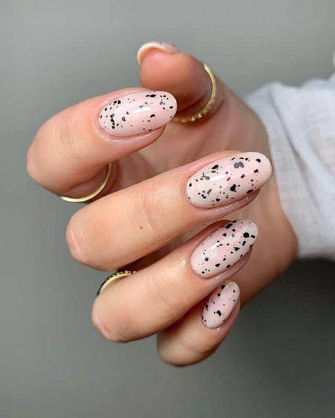 Speckled Nails, Neutral Nail Designs, Nail Design Glitter, Almond Nail Art, Ombre Nail Art Designs, Latest Nail Designs, Easter Nail Designs, Nail Effects, Nail Art Ombre