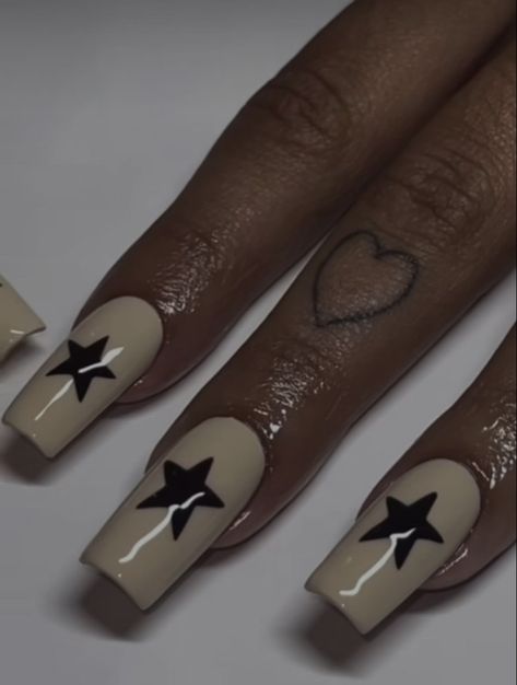 Utopia Nails Travis Scott, Drake Inspo Nails, Travis Scott Nails Design, Travis Scott Nails Design Utopia, Rap Concert Nails, Tarayummy Nails, Street Wear Nails, Tara Yummy Nails, Travis Scott Nails