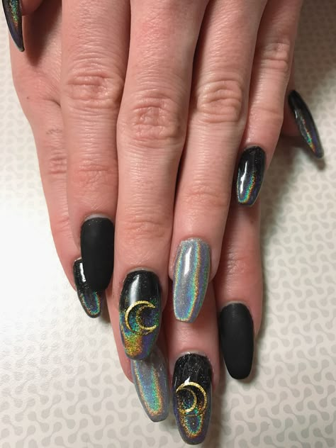 Holographic nails Iridescent Halloween Nails, Black And Irridescent Nails, Black Irridescent Nails Acrylic, Dark Holographic Nails, Black And Holographic Nails, Black Holo Nails, Black Holographic Nails, Holographic Manicure, Nails Tutorial Videos