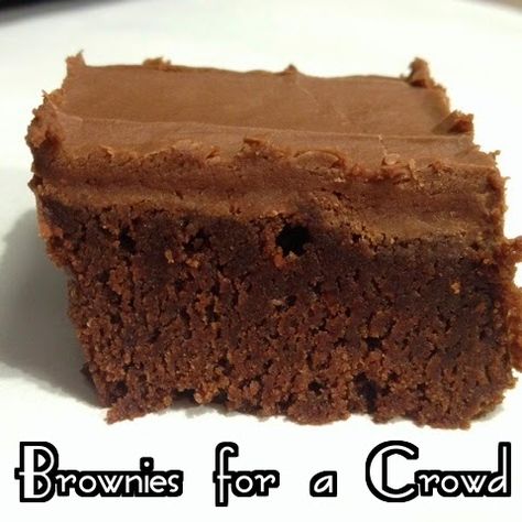 Baking Away: Brownies For A Crowd Best brownie recipe ever! Uses a jelly roll pan. Brownies For A Crowd, Best Brownies Recipe, Frosted Brownies, Go To Recipes, Pan Desserts, Camp Recipes, Awesome Husband, Best Brownie Recipe, Brownie Frosting