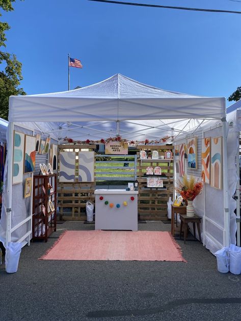 Festival Booth Set Up Display Ideas, Booth Tent Design, Festival Pop Up Shop, Art Booth Set Up Ideas, Event Booth Design Outdoor, Vendor Tent Decor, Vendor Tent Ideas Display, Art Festival Booth Display, Art Festival Booth