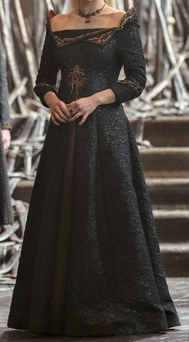 Dark Royal Aesthetic Outfit, Game Of Thrones Black Dress, Rhaenyra Targaryen Black Dress, Rhaenyra Black Dress, House Of Dragons Dresses, Game Of Thrones Gowns, Rhaenyra Outfit, Medieval Black Dress, House Of The Dragon Dresses