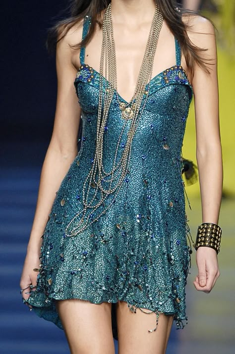 Mermaid Core Fashion, Sirencore Outfits, Mermaid Core Dress, Mermaid Core Outfit, Mermaid Core, Glitter Jewelry, Runway Model, Mermaid Outfit, Jenny Packham