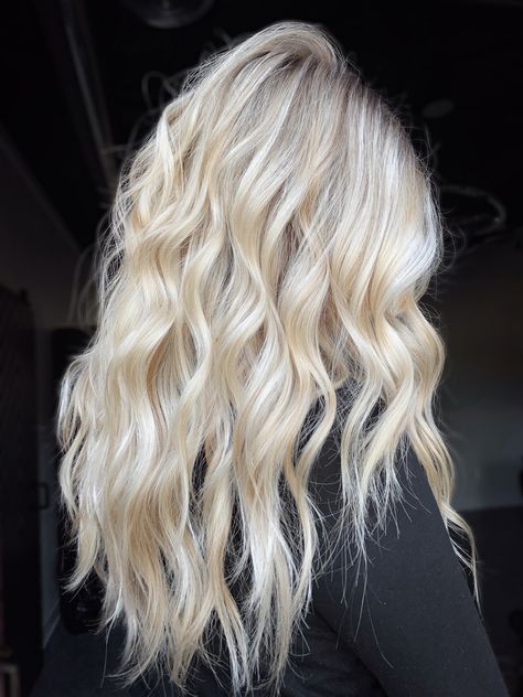 Golden White Blonde Hair, Creamy Light Blonde Hair, Soft Platinum Blonde Hair, Bright Butter Blonde Hair, Platimun Blonde Hair, Bright Blonde Hair With Lowlights, Hair Color Ideas For Blondes For Fall, Bright Creamy Blonde Hair, Bright Blonde Babylights