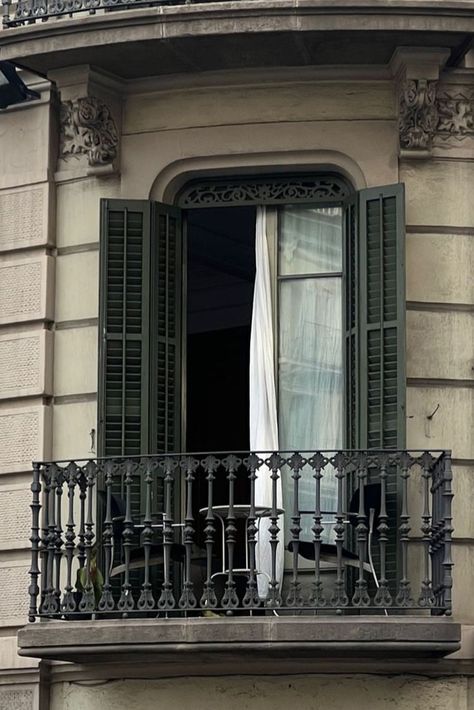 where to go in paris where to have a drink inspirational pretty buildings Paris Window Aesthetic, Parisian House Exterior, Parisian Exterior, British Colonial Interior Design, Parisian Apartment Aesthetic, Parisian Windows, Chic Parisian Apartment, Parisian Balcony, Balcony Exterior