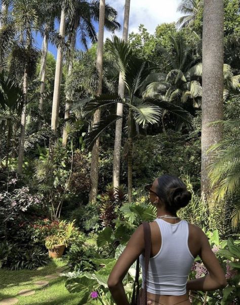 Springs Picture Ideas, Outside Aesthetic Day, Summer Aesthetic Black Women, Island Vacation Aesthetic, Travel Black Women, Women On Vacation, Island Life Aesthetic, Island Girl Aesthetic, Rnb Playlist