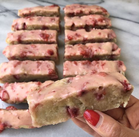 Gluten Free Strawberry Cake, Strawberry Gluten Free, Amish Bread, Gf Desserts, Cake Bars, Gluten Free Sweets, Dairy Free Dessert, Gluten Free Eating, Gluten Free Treats