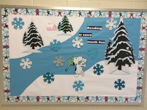 Winter library bulletin board Bear Bulletin Board Ideas, Bulletin Board Ideas Winter, Christmas Library Bulletin Boards, Library Bulletin Board Ideas, Toddler Bulletin Boards, Winter Library, Book Bulletin Board, Nurse Bulletin Board, December Bulletin Boards