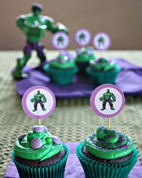 Easy DIY Hulk themed cupcakes Cristiano Birthday, Hulk Smash Party, Avengers Themed Cakes, Hulk Cupcakes, Marvel Cupcakes, Hulk Birthday Cakes, Hulk Birthday Parties, Deserts Cupcakes, Hulk Party