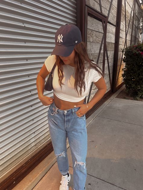 Rays Game Outfit, Blue Baseball Hat Outfit, Nationals Game Outfit, Outfit Ideas Baseball Game, Cute Dodgers Game Outfit, Yankees Baseball Game Outfit, Mariners Game Outfit Woman, Sports Game Outfit Summer, Summer Sports Game Outfit