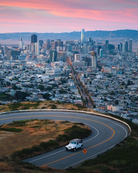 Simon Timbers (@uwo) added a photo to their Instagram account: “Twin Peaks is one of the best views of the San Francisco skyline. Growing up across the bay in…” San Francisco Twin Peaks, Twin Peaks San Francisco, Fog City, San Francisco At Night, San Francisco Photography, American Road Trip, Catalina Island, American Travel, San Fran