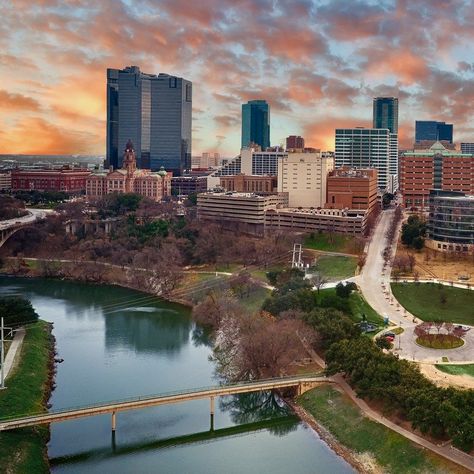 Our 12 Favorite Bakeries In Fort Worth, Texas - TravelAwaits Fort Worth Downtown, Fort Worth Restaurants, Southern Red Velvet Cake, Chocolate Bourbon, Wedding Cake Tops, Iced Sugar Cookies, Best Bakery, Cake Truffles, Unique Buildings