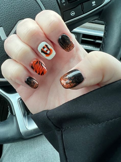 Bengal Nails Cincinnati, Bengals Nails Football, Cincinnati Bengals Nails, Bengals Nails Designs, Bengals Nails, Cincinatti Bengals, Football Wedding, Football Nails, Bengals Football