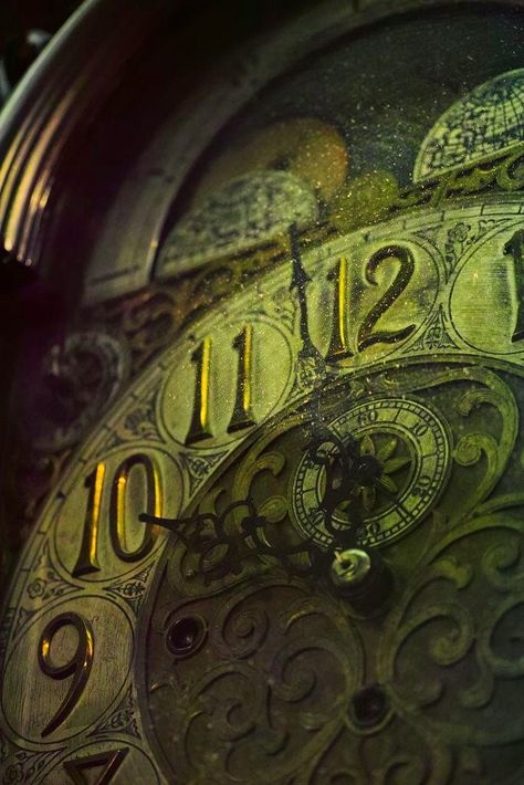 Headline: "Almost Midnight... And A Sneak Peek of Things To Come" (Wednesday, December 31, 2014) Image credit: italdred Tumblr ♛ Once Upon A Blog... fairy tale news ♛ Old Clock, Verde Vintage, Summer Storm, Slytherin Aesthetic, Old Clocks, Absinthe, Tick Tock, Clock Face, The Numbers