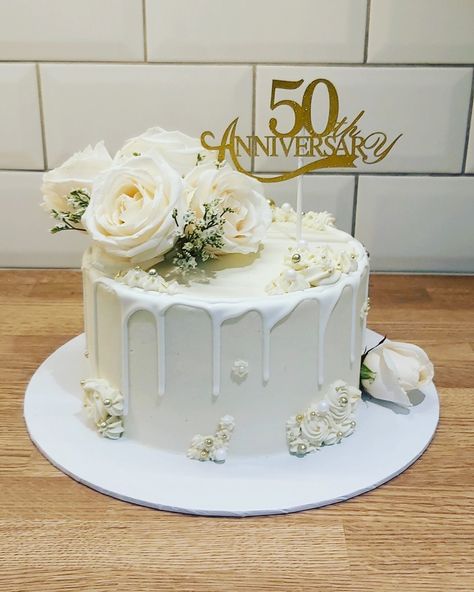 50th Marriage Anniversary Cake, Cake For 50th Anniversary, 50 Th Wedding Anniversary Cakes, Mom Dad Anniversary Cake, 50th Anniversary Cakes Gold, Anniversary Cake Ideas For Parents, Anniversary Cakes For Parents, 50 Marriage Anniversary, Anniversary Cake Designs For Parents