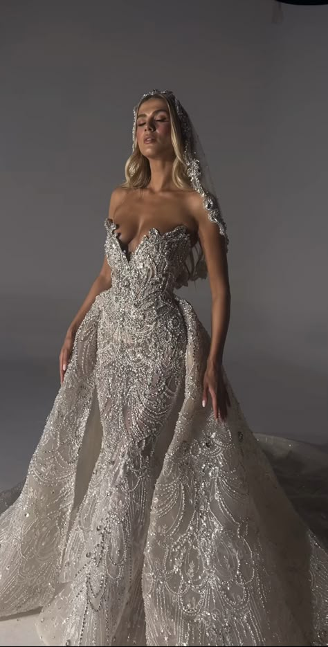 Prom Dress With Detachable Train, Unique Wedding Gown Classy, Elegant Luxury Wedding Dress, Wedding Dress Extravagant, Extra Wedding Dresses, Extravagant Wedding Dress, Wedding Dress Big, Luxury Bridal Dress, Disney Fairytale Wedding