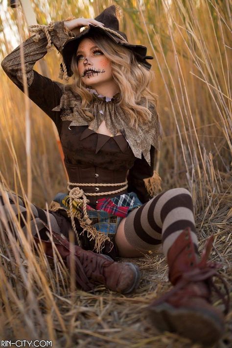 Halloween Costumes Scarecrow, Costumes 2024, Scarecrow Costume, Halloween Scarecrow, Halloween Photography, Fest Outfits, Hallowen Costume, Zucca Halloween, Animal Costumes