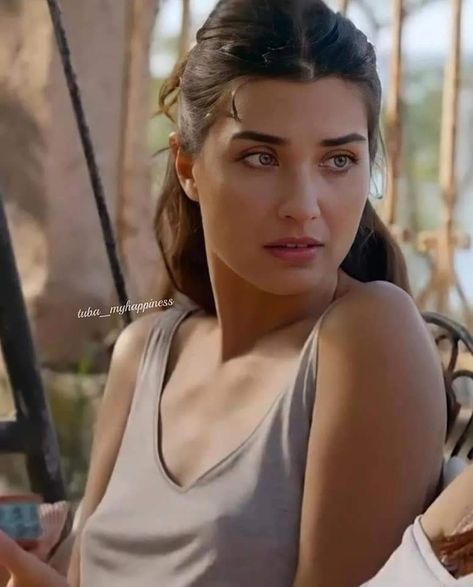 كاترينا كيف, Tuba Buyukustun, Turkish Women Beautiful, Fashion For Petite Women, Turkish Women, Tuba Büyüküstün, Turkish Beauty, Petite Women, Tuba