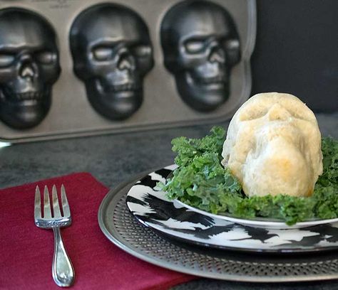 Spooky Skull Vegan Pot Pies for a Haunted Halloween Dinner - Healthy Slow Cooking Skull Cake Pan, Vegan Pot Pies, One Pie, Vegan Halloween, Skull Cake, Spooky Food, Haunted Halloween, Pot Pies, Halloween Dinner