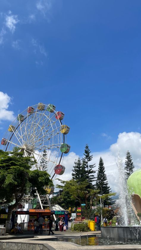 Alun Alun kota Batu adalah ikon kota batu yang terletak di malang jawa timur Kota Batu, First Love Story, Fotografi Kota, Fotografi Potret, Malang